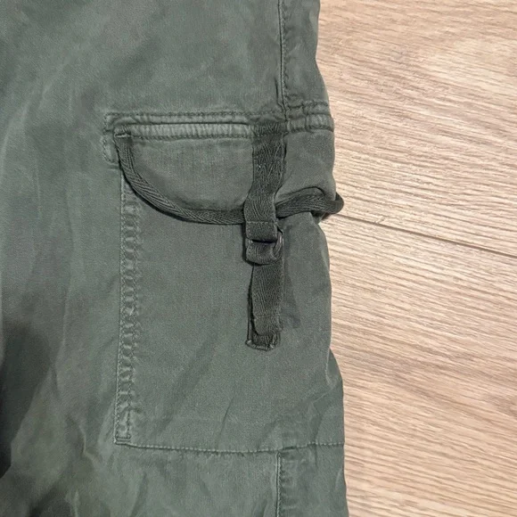 American Eagle stretch super high-rise baggy, wide leg Olive Green Pants - Picture 6 of 9